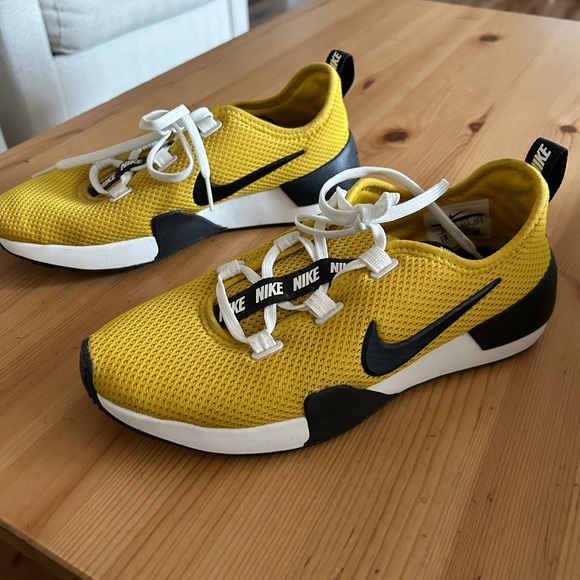 Nike women’s shoes - Picture 2 of 4